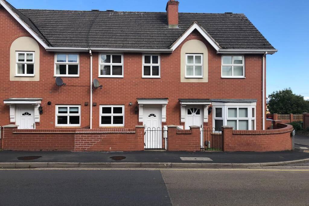 House Number 4 Sleeps Up To 4 With Smart Tvs In Every Room Wellington  Esterno foto
