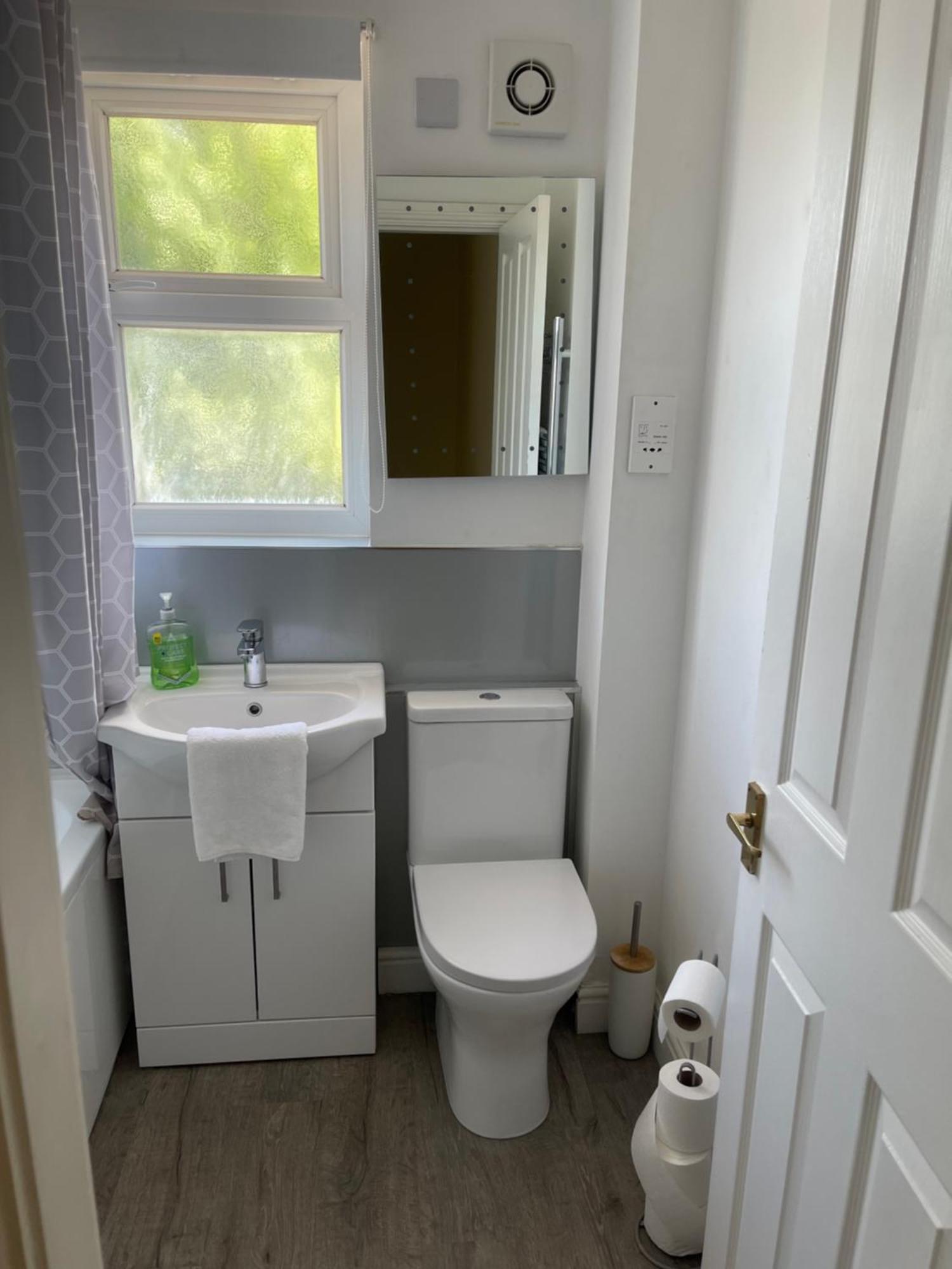 House Number 4 Sleeps Up To 4 With Smart Tvs In Every Room Wellington  Esterno foto