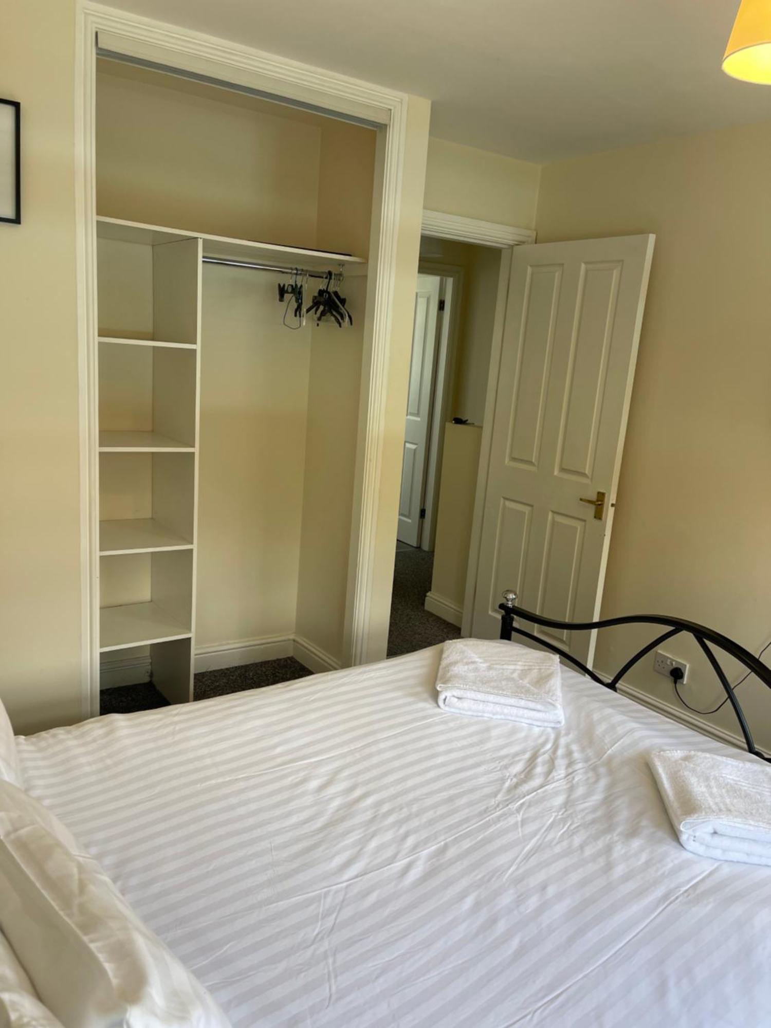House Number 4 Sleeps Up To 4 With Smart Tvs In Every Room Wellington  Esterno foto