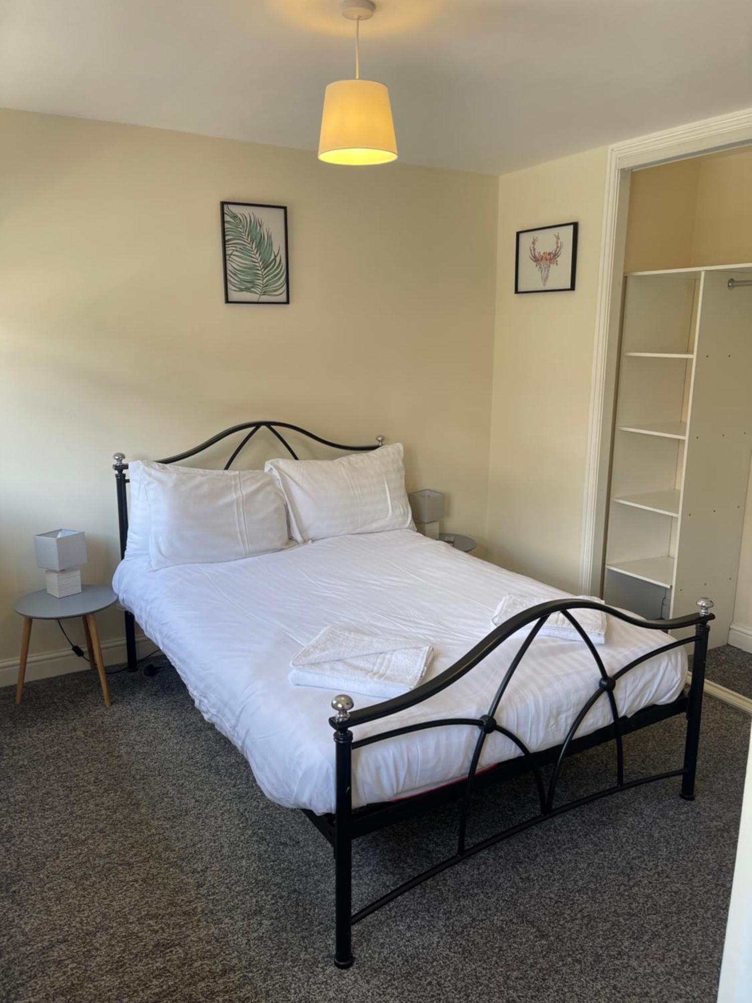 House Number 4 Sleeps Up To 4 With Smart Tvs In Every Room Wellington  Esterno foto