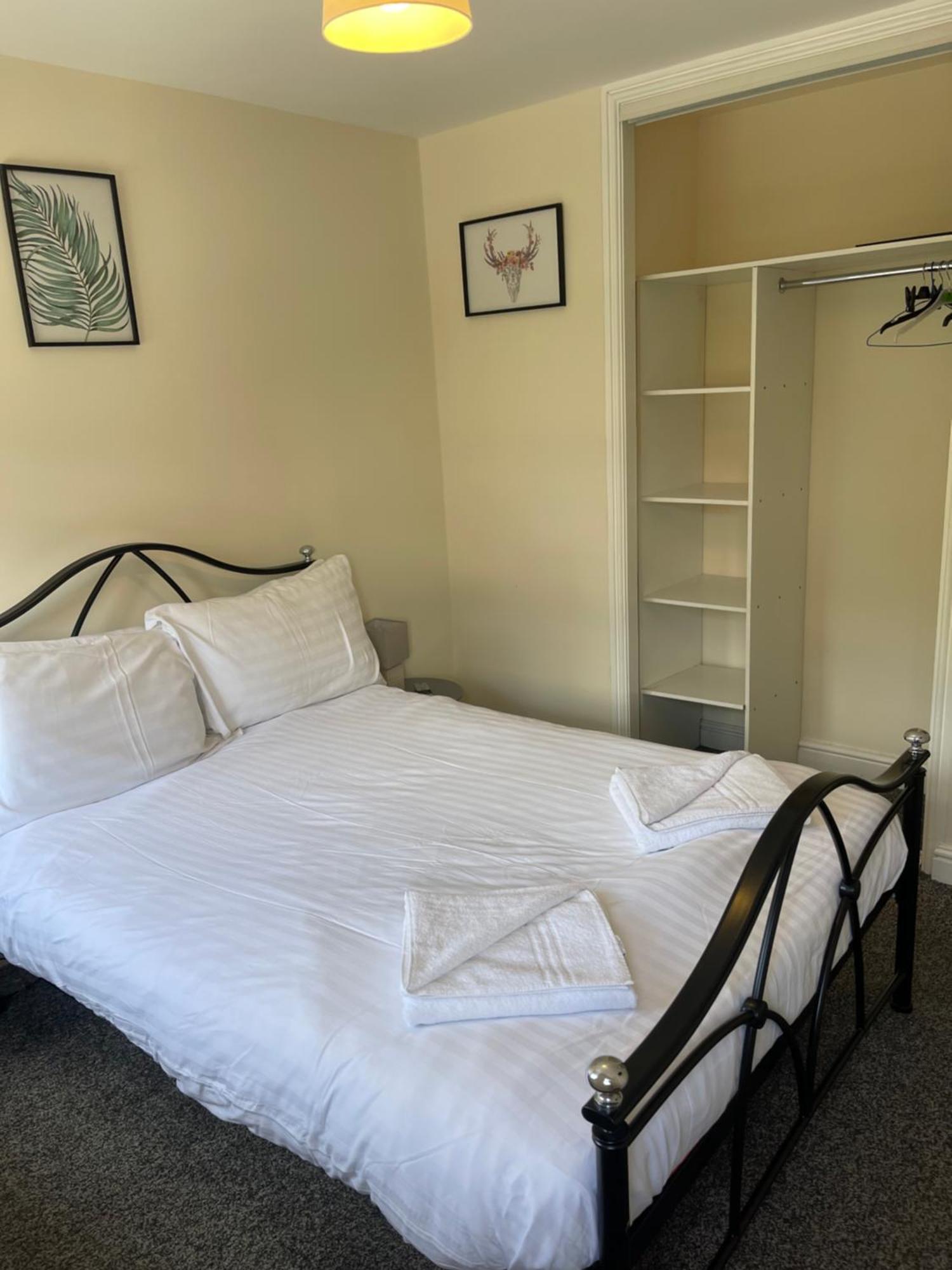 House Number 4 Sleeps Up To 4 With Smart Tvs In Every Room Wellington  Esterno foto
